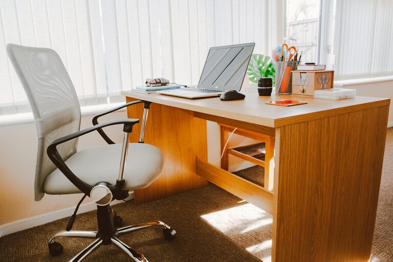 Desk Setup Tips for Focus and Comfort Every Workday